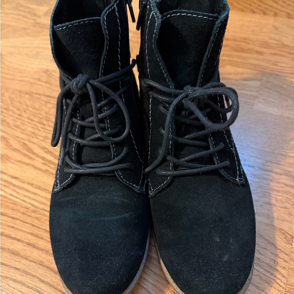 Earth Origins Black Lace-Up Suede Ankle Boots